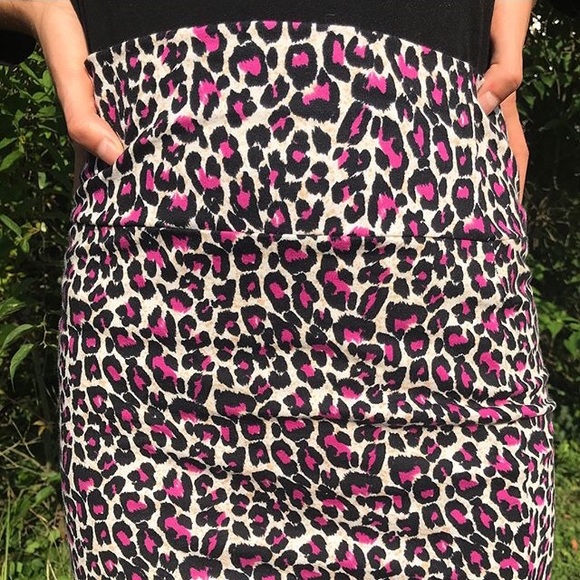 cheetah printed tight mini skirt⚡️ - Picture 3 of 3